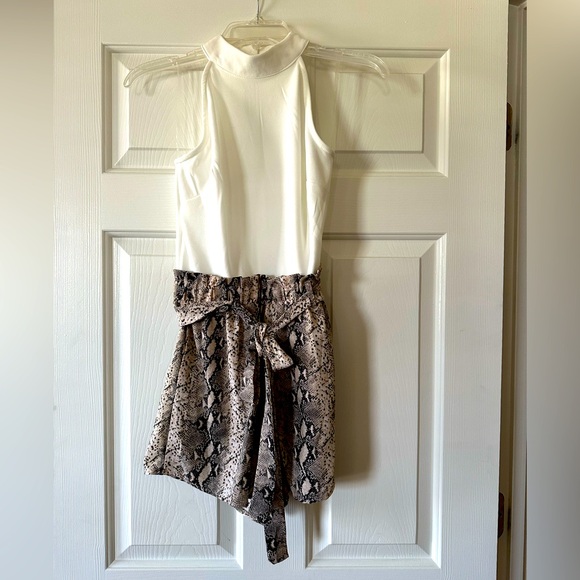 Francesca’s collections Simone Snake Print Fall Romper - Picture 1 of 6